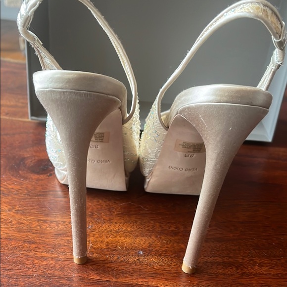 BCBG Maxazeria Champagne Heels with Peep-Toe Slingback Design. Size 8 - Picture 3 of 5